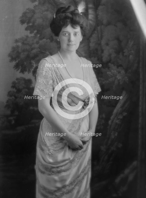 Birmingham, Lillian, Miss, portrait photograph, 1913 July 10. Creator: Arnold Genthe.