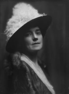 Birmingham, Lillian, Miss, portrait photograph, 1913 July 10. Creator: Arnold Genthe