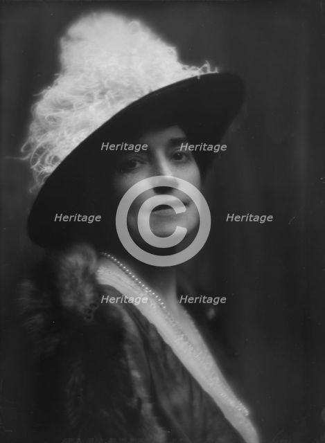 Birmingham, Lillian, Miss, portrait photograph, 1913 July 10. Creator: Arnold Genthe.