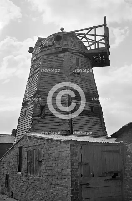 Biscott Windmill, Luton, Bedfordshire, 1934. Artist: HES Simmons