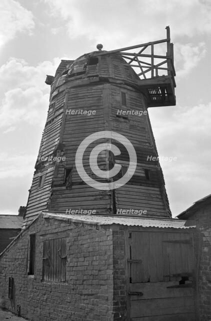Biscott Windmill, Luton, Bedfordshire, 1934. Artist: HES Simmons