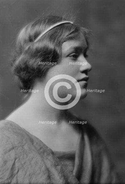 Bishop, Margaret, Miss, portrait photograph, 1914 Mar. 25. Creator: Arnold Genthe.