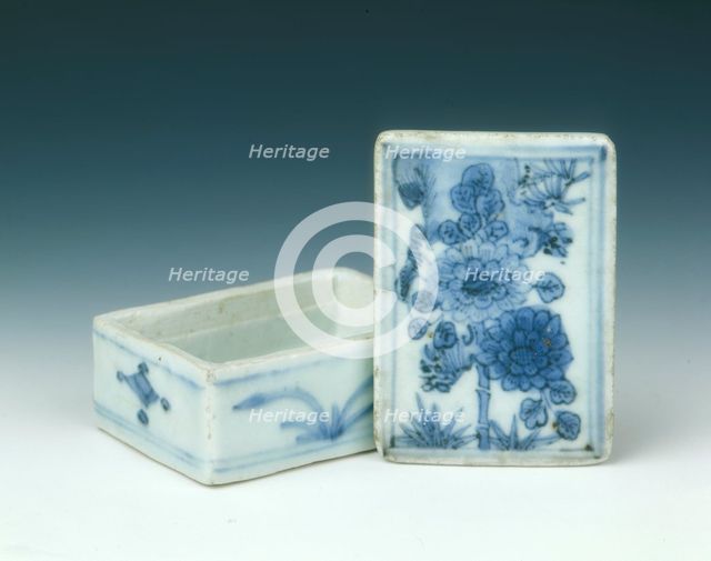 Blue and white box with chrysanthemum design, Ming dynasty, China, c1620. Artist: Unknown