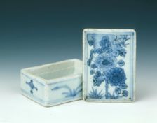 Blue and white box with chrysanthemum design, Ming dynasty, China, c1620