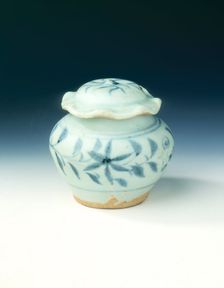 Blue and white jarlet and lotus leaf lid, Yuan dynasty, China, mid 14th century