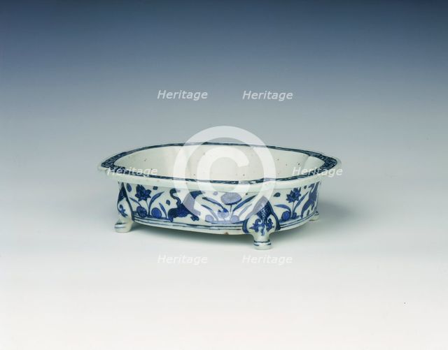 Blue and white narcissus bowl, Ming dynasty, China, 1575-1599. Creator: Unknown.