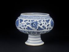 Blue-and-white stem bowl with lotus flowers and mandarin ducks, mid-14th century