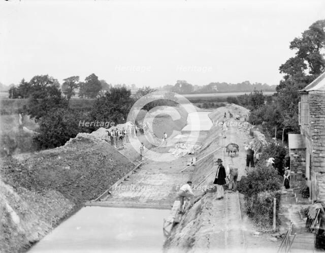 Blue House, Thames & Severn Canal, Siddington, 1904. Artist: Henry Taunt