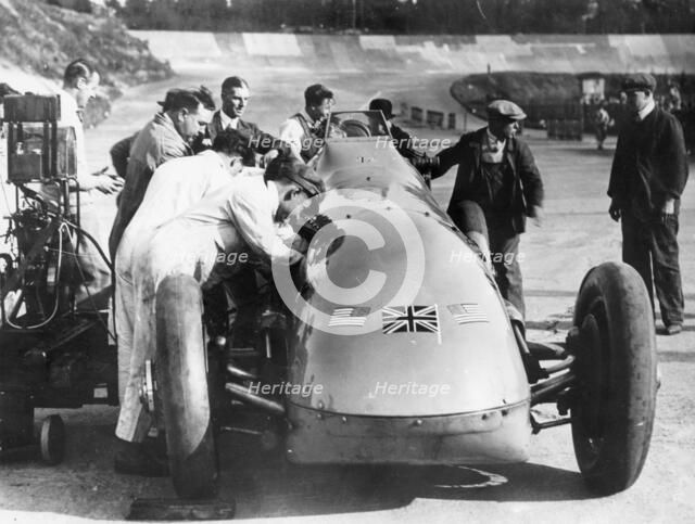 Bluebird at Brooklands, Surrey,1928. Artist: Unknown