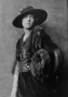 Blair, Lucy, Miss, portrait photograph, 1914 Apr. 12. Creator: Arnold Genthe
