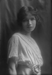 Blair, Sophia, Miss, portrait photograph, 1912 July 5. Creator: Arnold Genthe