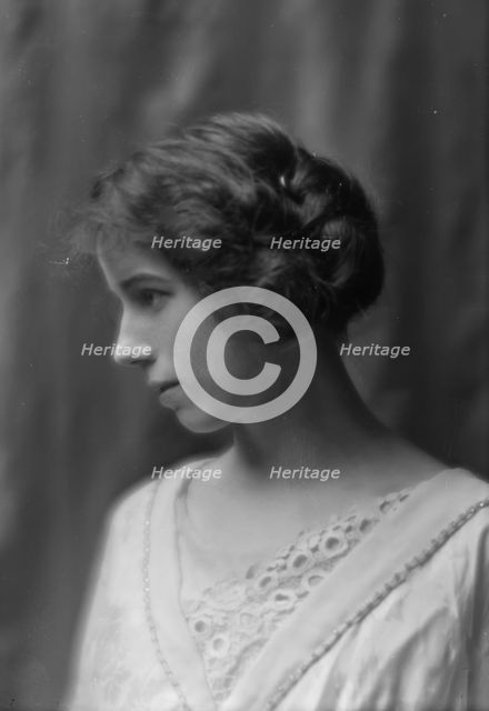 Blair, Sophia, Miss, portrait photograph, 1912 July 5. Creator: Arnold Genthe.