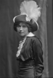 Blair, Sophia, Miss, portrait photograph, 1912 July 5. Creator: Arnold Genthe