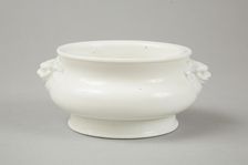Blanc de chine censer with lion head handles, 18th century