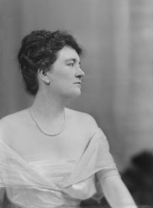 Blanks, A.H., Mrs., portrait photograph, 1916. Creator: Arnold Genthe