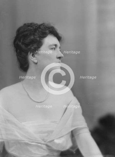 Blanks, A.H., Mrs., portrait photograph, 1916. Creator: Arnold Genthe.