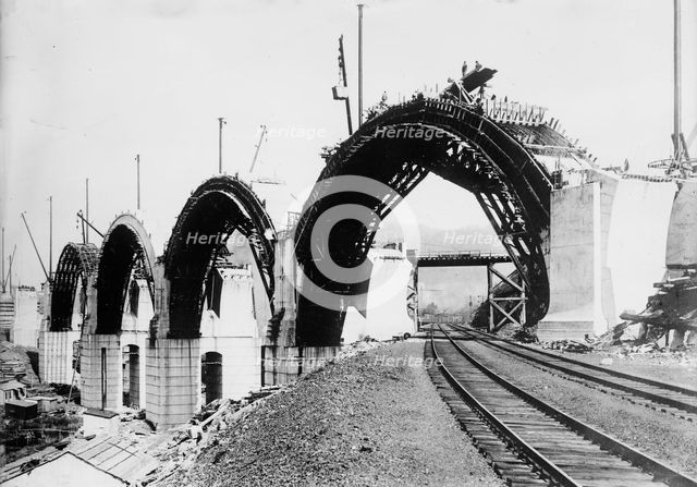 Bldg.[i.e., Building] Tunkhannock Viaduct [Martin's Creek Viaduct], 1913. Creator: Bain News Service.