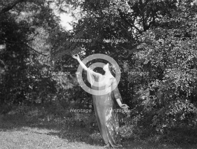Block, Stella, Miss, 1919 or 1920. Creator: Arnold Genthe.