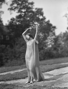 Block, Stella, Miss, 1919 or 1920. Creator: Arnold Genthe
