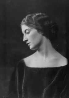 Blossom, Henry, Mrs. (Mrs. R.A. Wilson), portrait photograph, between 1915 and 1920. Creator: Arnold Genthe