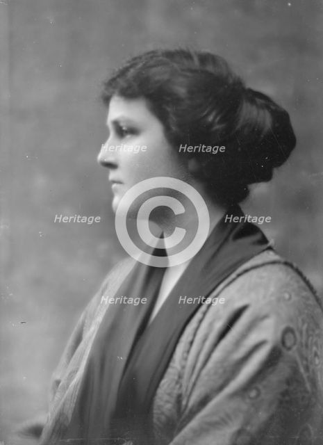 Bruce, Ned, Mrs., portrait photograph, 1915 Apr. 28. Creator: Arnold Genthe.