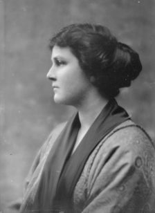 Bruce, Ned, Mrs., portrait photograph, 1915 Apr. 28. Creator: Arnold Genthe