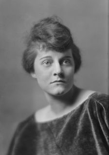 Bruback, Jessie, Miss, portrait photograph, 1914 Apr. 16. Creator: Arnold Genthe