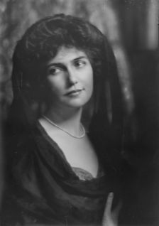 Bruguie`re, Peder, 2nd, Mrs., portrait photograph, 1912 Apr. 11. Creator: Arnold Genthe