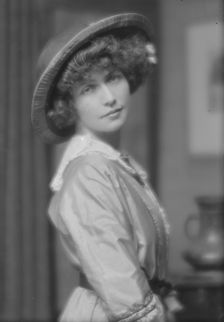 Bruguie`re, Peder, 2nd, Mrs., portrait photograph, 1912 Apr. 11. Creator: Arnold Genthe