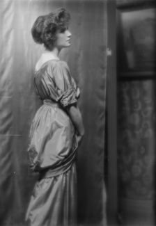 Bruguie`re, Peder, 2nd, Mrs., portrait photograph, 1912 Apr. 11. Creator: Arnold Genthe