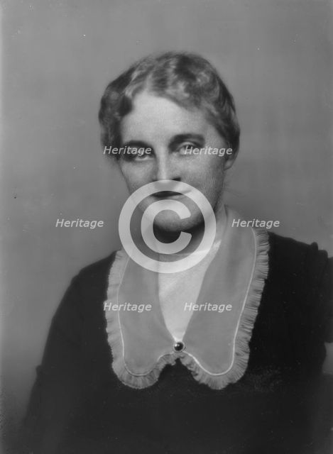 Bruere, Martha, Miss, portrait photograph, 1917 Oct. 22. Creator: Arnold Genthe.