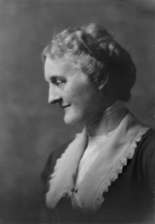 Bruere, Martha, Miss, portrait photograph, 1917 Oct. 22. Creator: Arnold Genthe