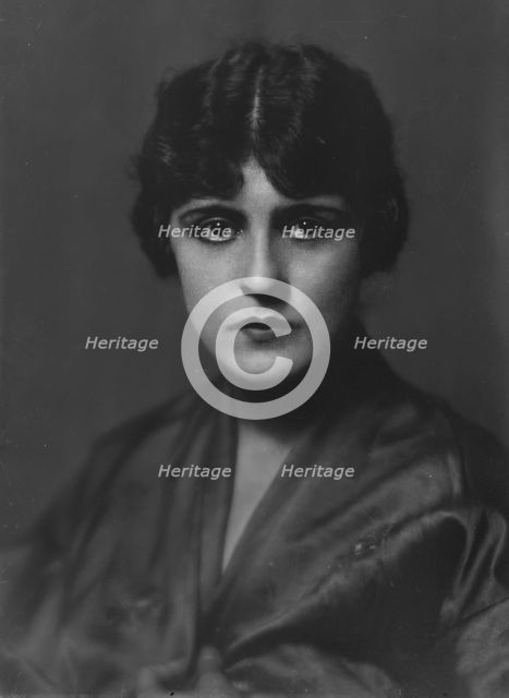 Bruns, Julia, Miss, portrait photograph, not before 1916. Creator: Arnold Genthe.