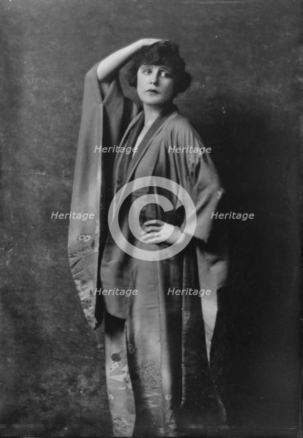 Bruns, Julia, Miss, portrait photograph, not before 1916. Creator: Arnold Genthe.