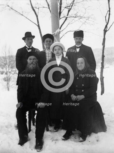 Brus Lars Larsson (b.1854) with wife Sara and children Lorentz and Märta and family..., 1916. Creator: Leonard Hansson.