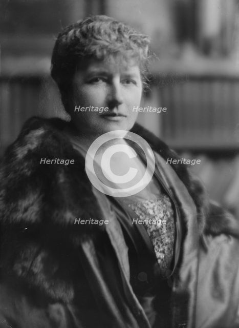 Brackett, Edgar L., Mrs., portrait photograph, 1917 Oct. 10. Creator: Arnold Genthe.
