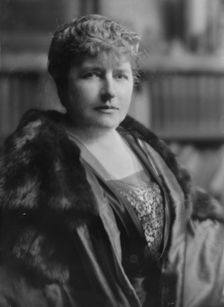 Brackett, Edgar L., Mrs., portrait photograph, 1917 Oct. 10. Creator: Arnold Genthe