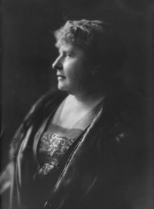 Brackett, Edgar L., Mrs., portrait photograph, 1917 Oct. 10. Creator: Arnold Genthe