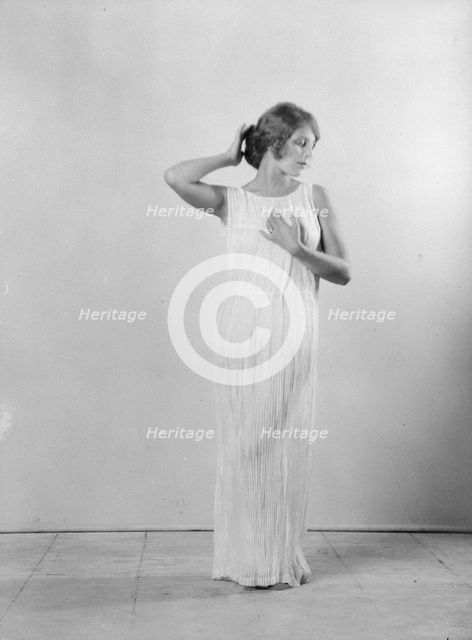 Braggiotti, Francesca, Miss, 1927 Creator: Arnold Genthe.