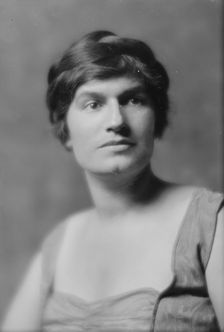 Braden, Adele, Miss, portrait photograph, 1915 Nov. 5. Creator: Arnold Genthe