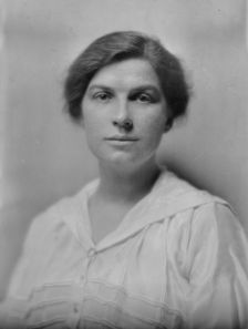 Bradford, L.J., Miss, portrait photograph, 1916 or 1917. Creator: Arnold Genthe