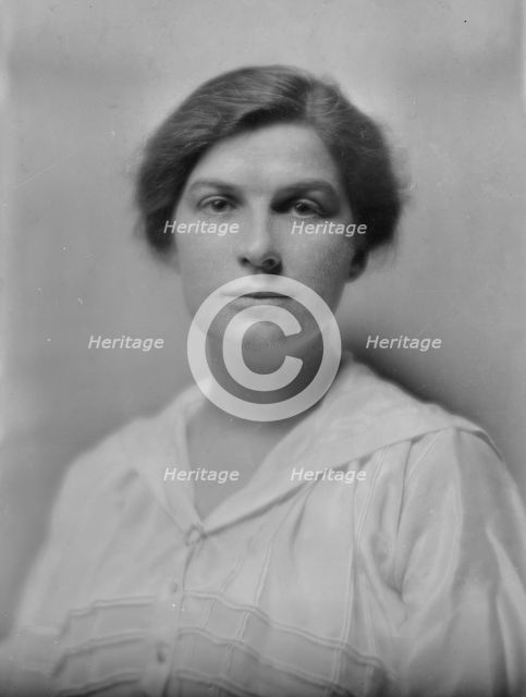 Bradford, L.J., Miss, portrait photograph, 1916 or 1917. Creator: Arnold Genthe.