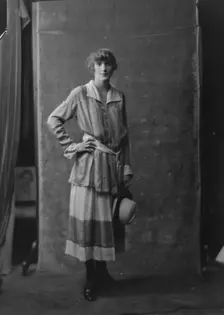 Bradley, Ruth, Miss, portrait photograph, (1916?). Creator: Arnold Genthe