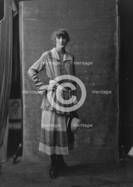 Bradley, Ruth, Miss, portrait photograph, (1916?). Creator: Arnold Genthe.