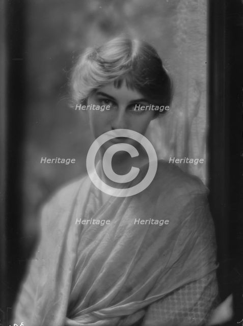 Bradshaw, Fanny, Miss, portrait photograph, 1913. Creator: Arnold Genthe.