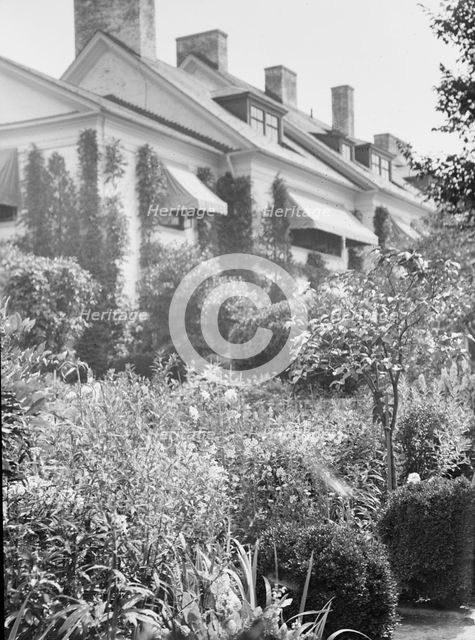 Brady, J.C., Mrs., residence, 1931 July 31. Creator: Arnold Genthe.