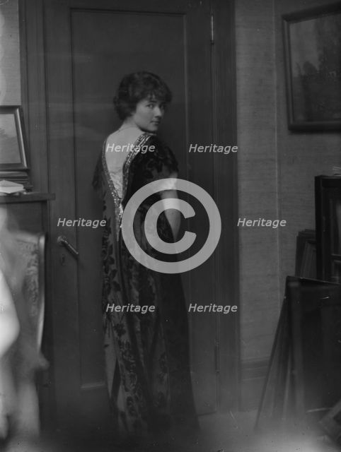 Breckenfeld, Meta, Miss, portrait photograph, 1913. Creator: Arnold Genthe.
