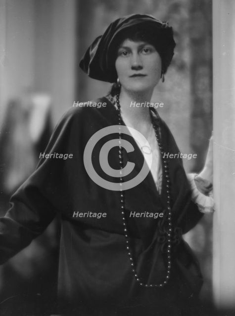 Breese, Frances, Miss, portrait photograph, 1914 Apr. 20. Creator: Arnold Genthe.