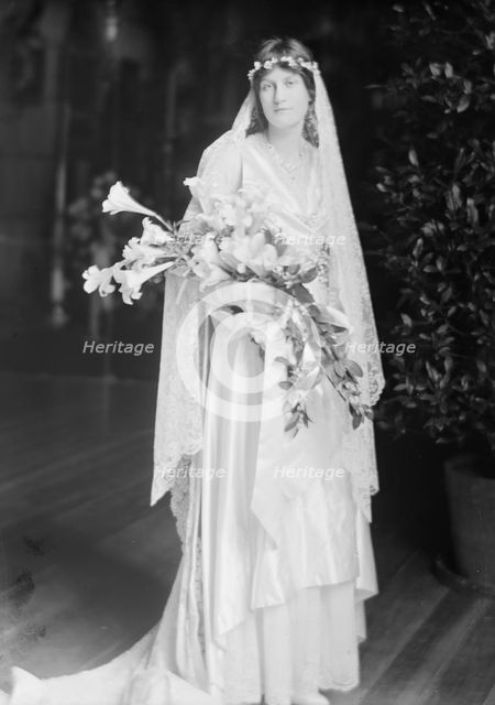 Breese wedding, portrait photograph, 1915. Creator: Arnold Genthe.