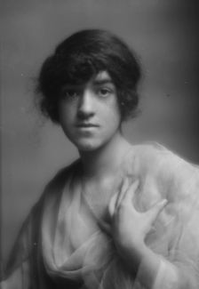 Breitung, Juliet, Miss, portrait photograph, between 1913 and 1942. Creator: Arnold Genthe